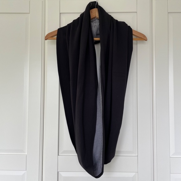 Lululemon Black and White Striped Vinyasa Scarf/Wrap *Rulu, One Size - Picture 8 of 9